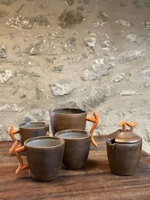 Set café thé - 3 tasses + 1 pichet + 1 pot en marron et orange